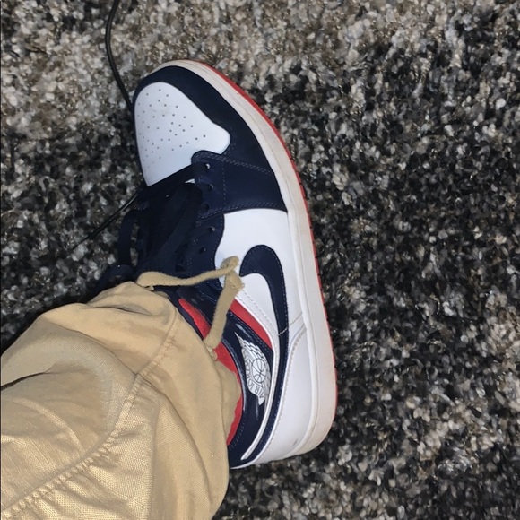 Jordan’s size 9 American - Picture 2 of 6